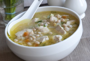 Тушеная курица с белой фасолью